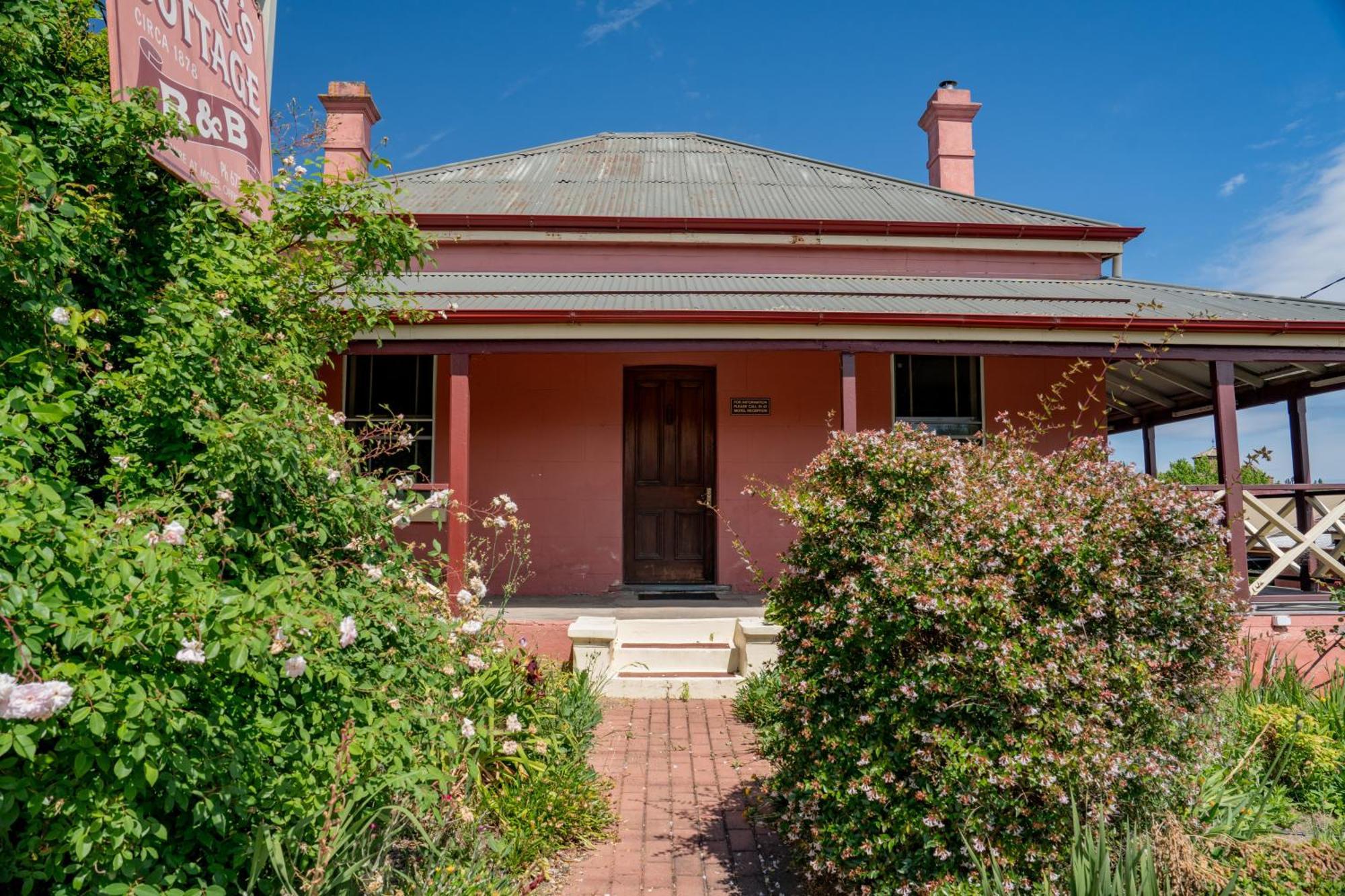 The Henry Parkes Tenterfield Exterior photo